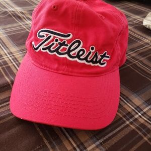 TITLEIST RED BLACK AND BLUE ADJUSTABLE CAP